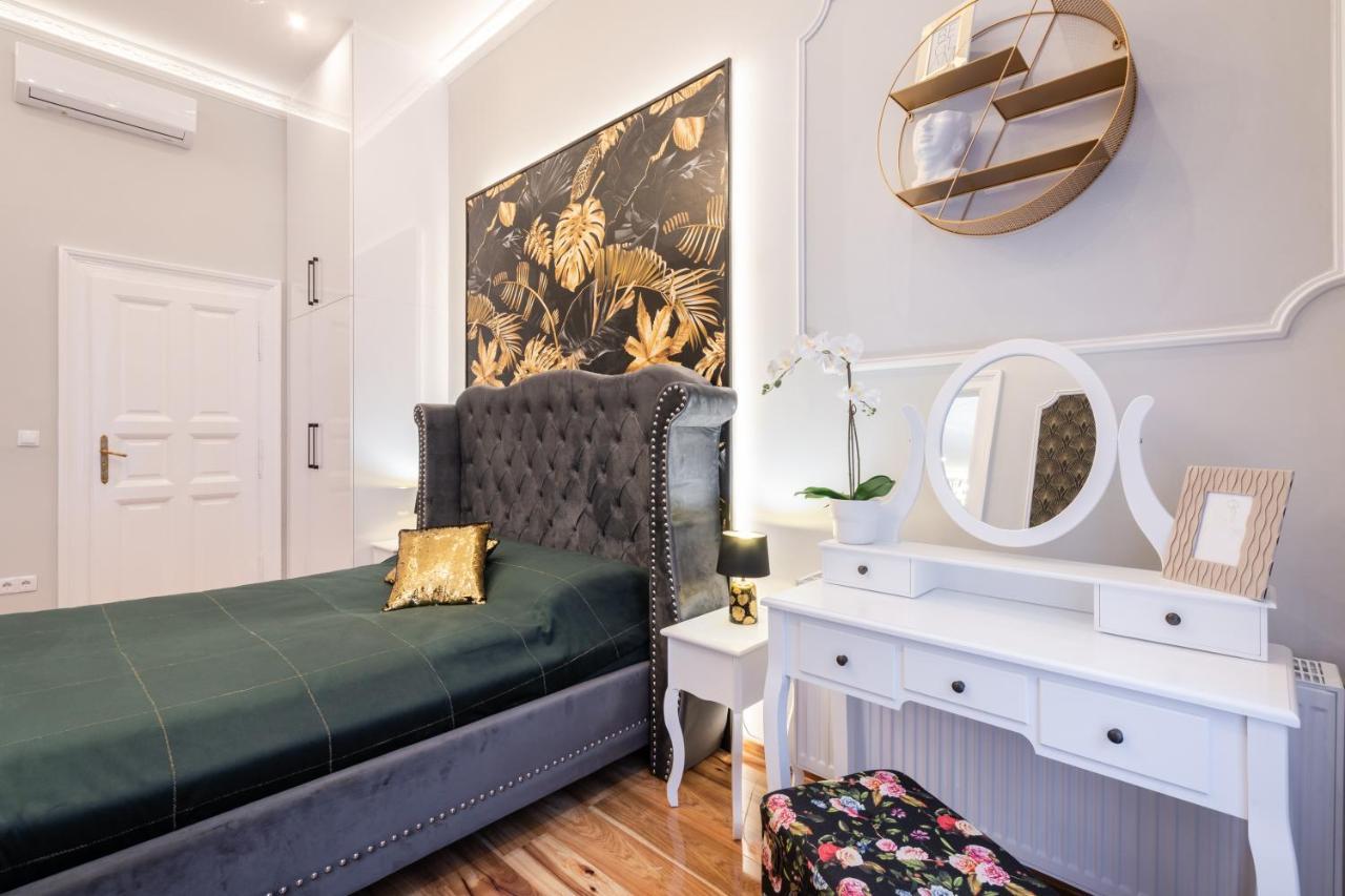 Premium Art Deco Apartment At Broadway // 4Bdr & 3Br 布达佩斯 外观 照片