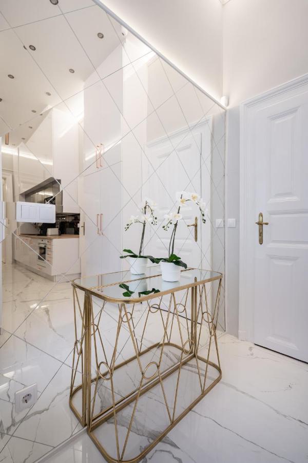 Premium Art Deco Apartment At Broadway // 4Bdr & 3Br 布达佩斯 外观 照片