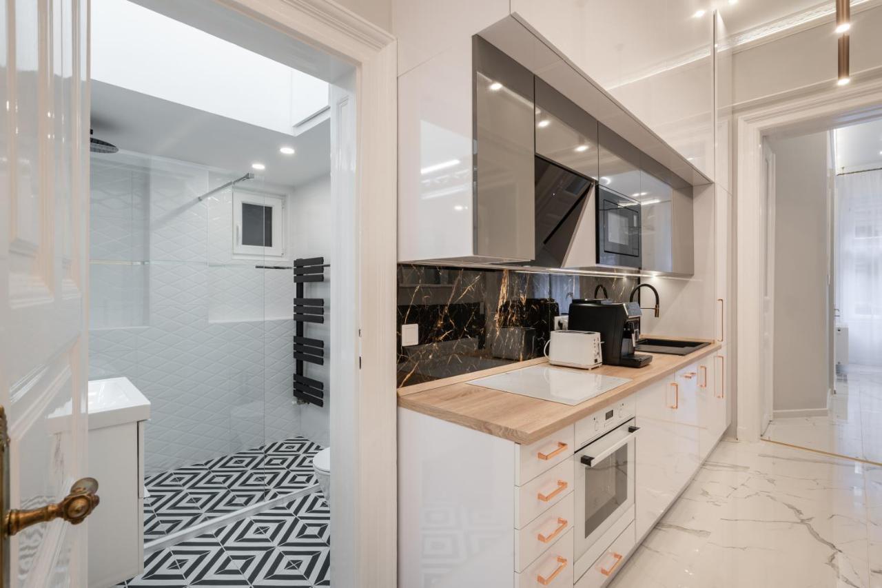 Premium Art Deco Apartment At Broadway // 4Bdr & 3Br 布达佩斯 外观 照片