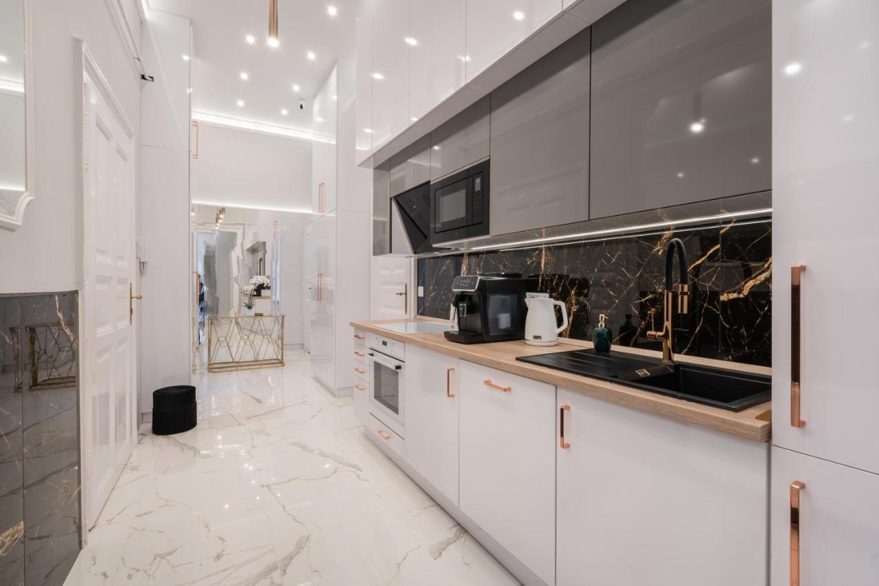 Premium Art Deco Apartment At Broadway // 4Bdr & 3Br 布达佩斯 外观 照片